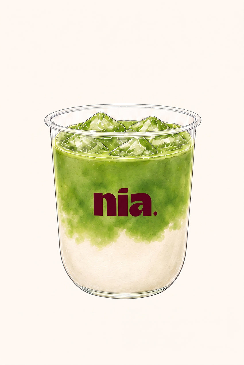 Matcha latte de nía en vaso, con sus tres capas